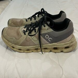 On Cloud running shoes size 8.5